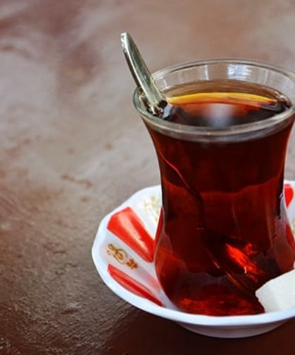 "Demli çay böbrek taşı riskini arttırıyor"