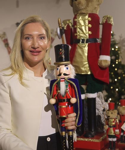 Yeni yılın parlayan modası: Dev dekorasyon figürleri