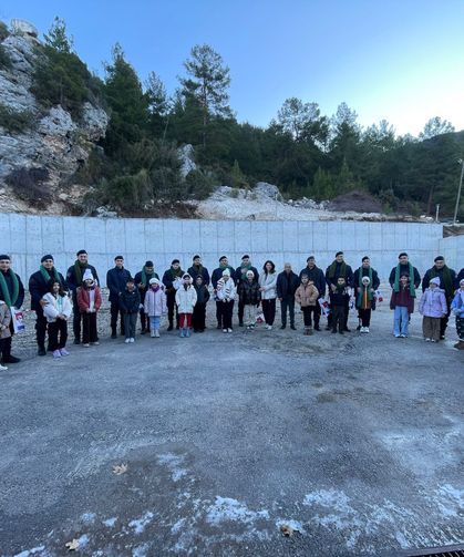 Jandarmanın atkısı Kumluca'da minik ellerden