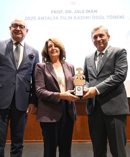Jale İnan adına 2025 Antalya yılın kadını ödülü verildi