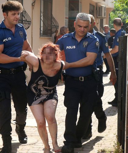 Kepez’de evi ateşe verip kendini kilitledi