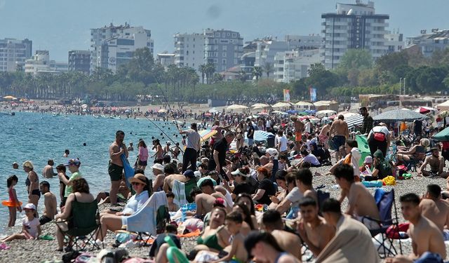 Antalya'da İstanbul'u aratmayan tatil yoğunluğu