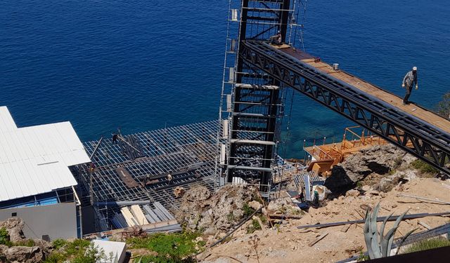 Muratpaşa Belediyesi plaj inşaatını durdurdu