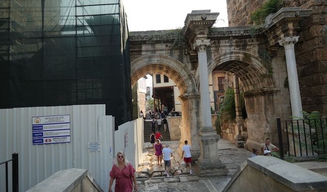 Antalya'nın sembollerinden Hadrian Kapısı restorasyona giriyor