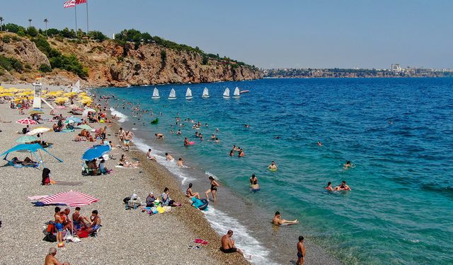 Antalya’ya turist akını devam ediyor