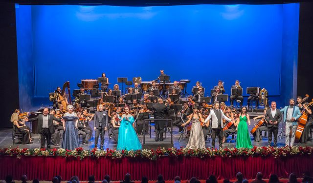 Yeni sanat sezonu "Gala Konser" ile başladı