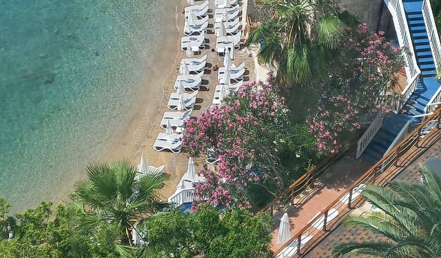 Mermerli Plajı "tadilata muhtaç" olduğundan açıldığı gibi kapandı