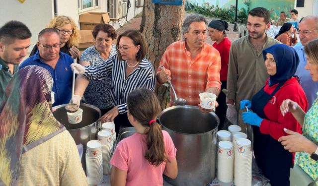 Aşurenin bereketi Muratpaşa’da paylaşıldı