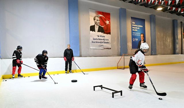 Antalya'da ilk buz hokeyi kampı