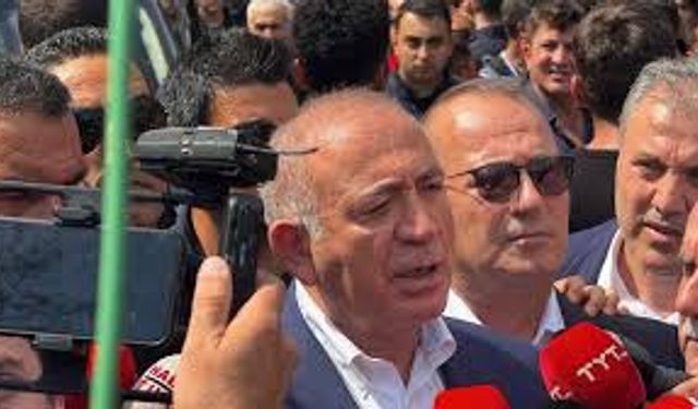 Kayyum Tekin CHP İstanbul İl Binasına polis eşliğinde girdi