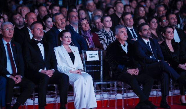 Altın Portakal ‘Kalpten’ başladı: Böcek’in sandalyesi boş kaldı