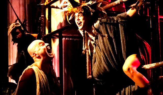 ADT perdelerini 'Kuşlar'la açtı