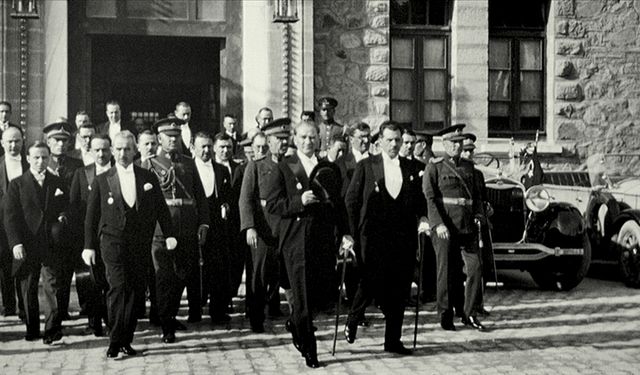 Antalya’da Cumhuriyet Bayramı Coşkusu: Kentin Yöneticilerinden 29 Ekim Mesajları