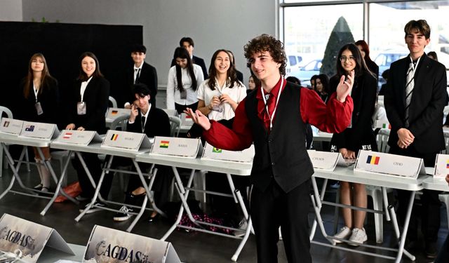 Genç delegeler basın özgürlüğünü tartıştı