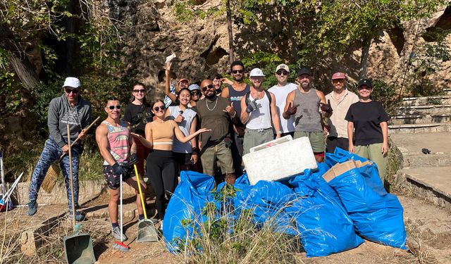 Yabancılar Antalya'nın çöpünü temizledi