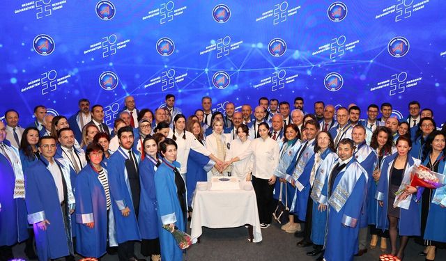 Akdeniz Üniversitesi'nde 111 akademisyen cübbe giydi