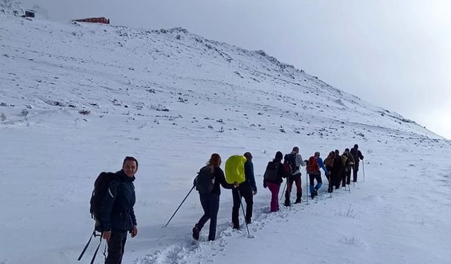 Beydağları’na mevsimin ilk karı düştü
