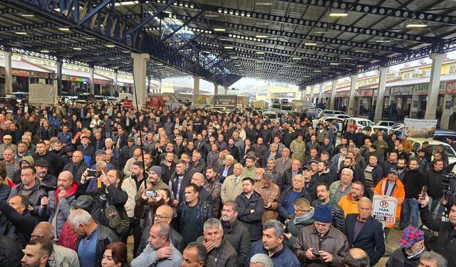 Antalya çiftçisinden traktörlü 'maliyet tepkisi'