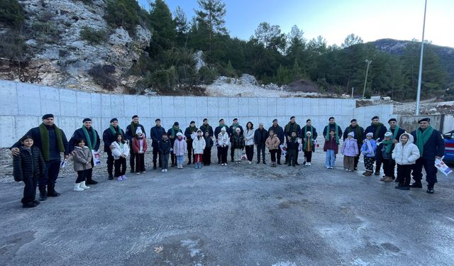 Jandarmanın atkısı Kumluca'da minik ellerden