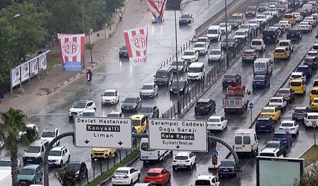 Antalya’da araç sayısı nüfusla yarışıyor