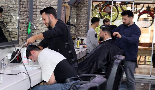 Bayram tıraşı son güne kalmasın: “Makaslar arifede durmuyor!”