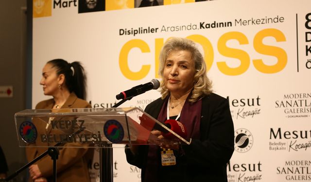 Dokumapark’ta üç nesil kadın sanatçı “CROSS” sergisinde buluştu