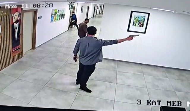 Kepez Kaymakamlığı'nda ateş açan şahıs teslim oldu