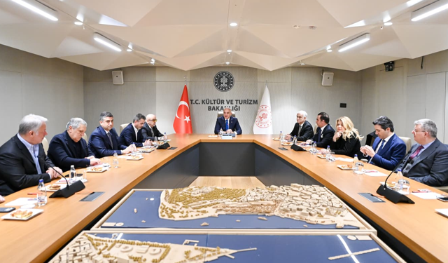 Ersoy’dan savaş gölgesinde kritik turizm zirvesi