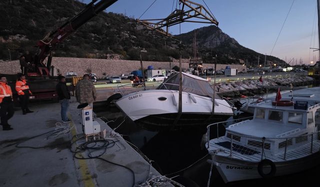 Kayyum yönetimindeki barınakta bir tekne daha battı