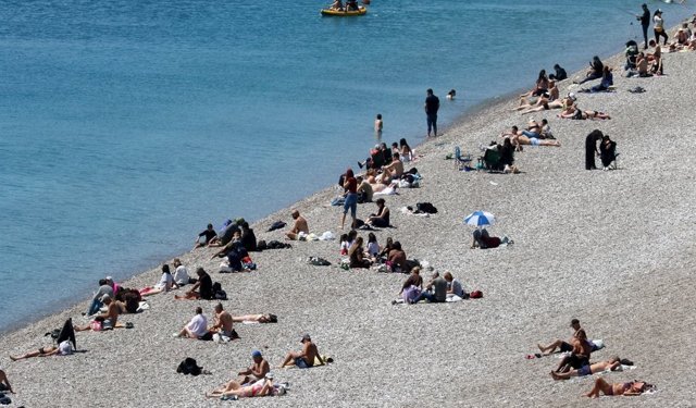 Konyaaltı Sahili'nde yoğunluk