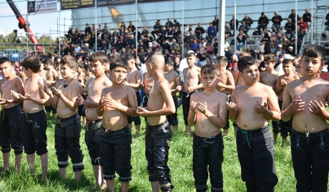 Kepez’de 12 yıl sonra 1007 pehlivan dualı çayırda buluştu