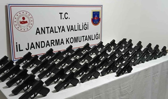 Antalya'da çok sayıda ruhsatsız silah ele geçirildi