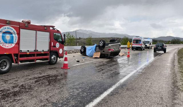 Yağışlı yolda facia: Yaşlı çift hayatını kaybetti