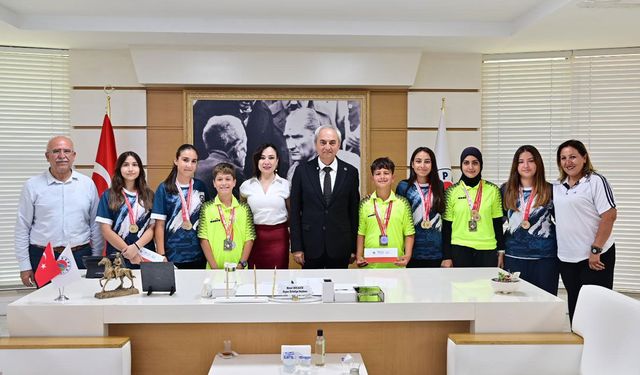 Kepez’in Bocce şampiyonlarından Başkan Kocagöz’e ziyaret