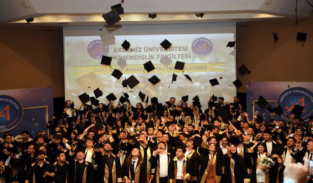Akdeniz Üniversitesi'nde mühendisler mezun oldu