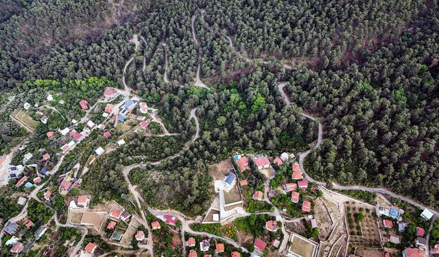 Konyaaltı’nda yol krizi: Mahalle sakinleri çözüm bekliyor