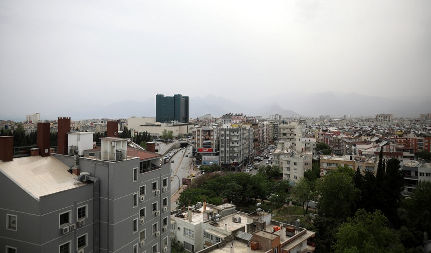 Antalya toza teslim: Kentin üstünü kapladı, görüş mesafesi düştü