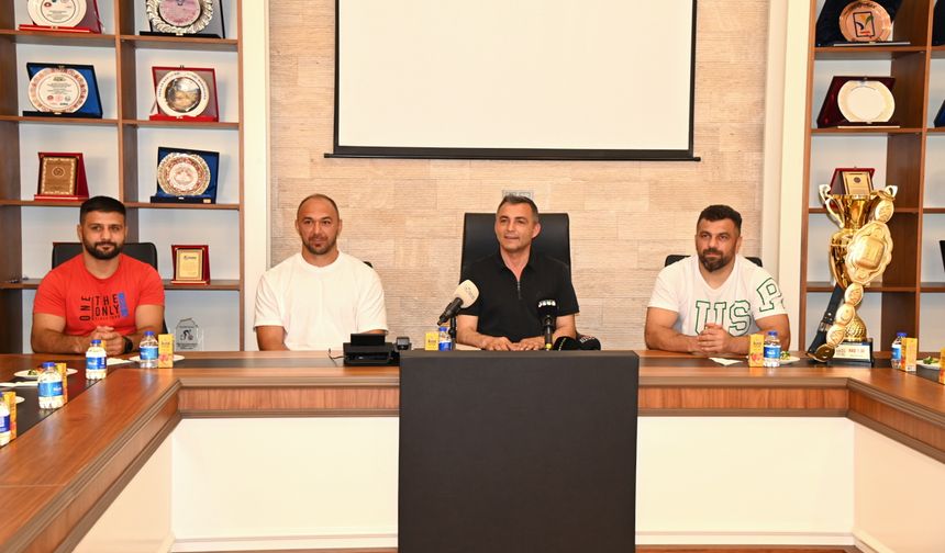Başpehlivan Ali Gürbüz Manavgat Belediyesi Güreş Kulübü'ne transfer oldu