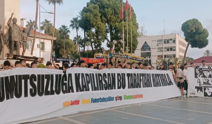 Taraftar grupları tek yürek oldu, kadına şiddete 'hayır' dedi