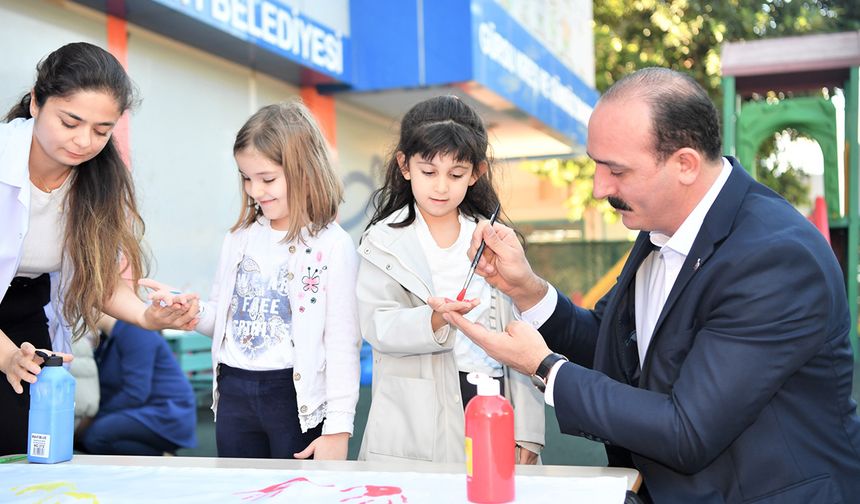 Antalya Çocuk Hakları Günü'nde çocuklarla bir araya geldi