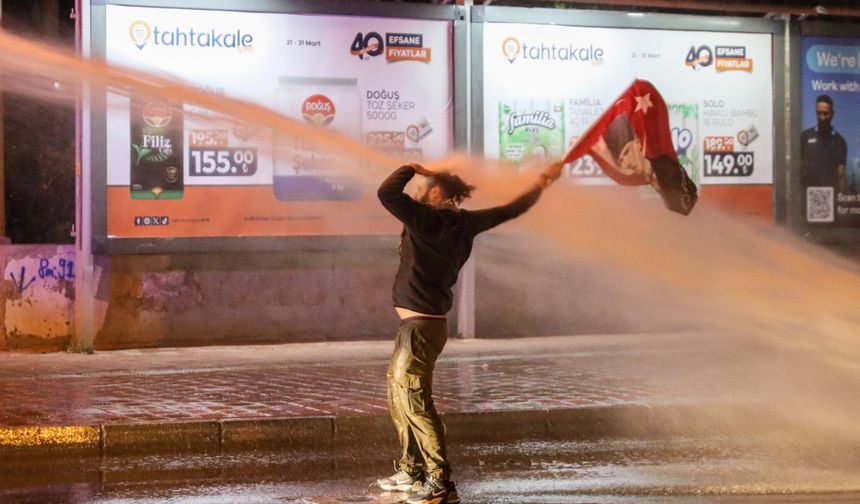 Antalya'da gözaltı ve tutuklamaları protesto eden 25 vatandaş gözaltına alındı