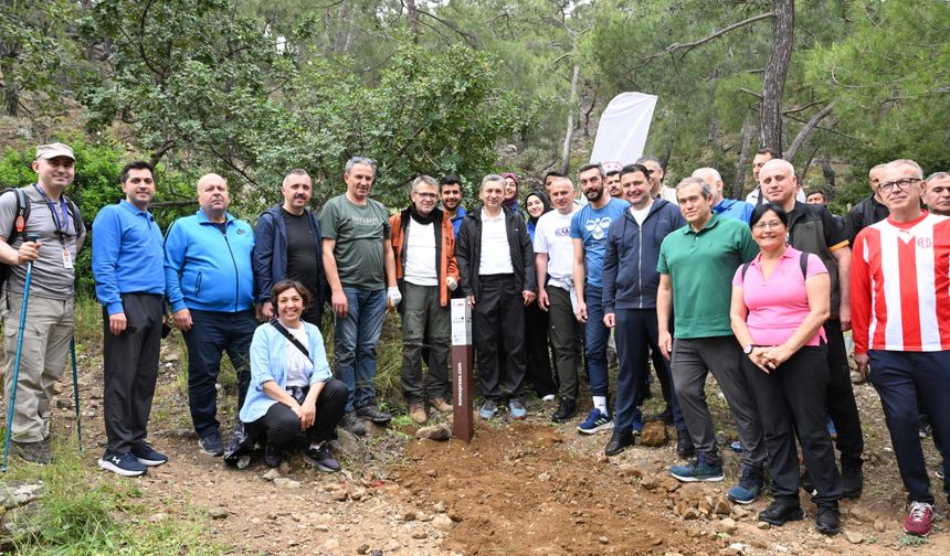 Girilmesi yasak ormana yürüyüş rotası belirlemek