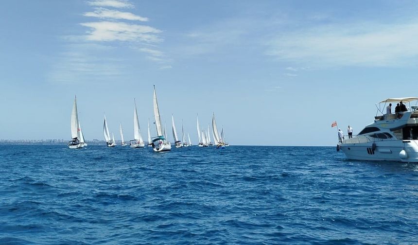 Antalya’da yelkenli şöleni: Rüzgarla yarış