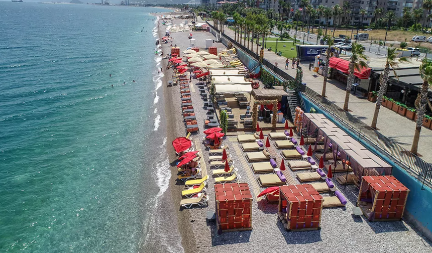 Konyaaltı Plajı'nın önlenemeyen işgali bu kez sonlanabilecek mi?