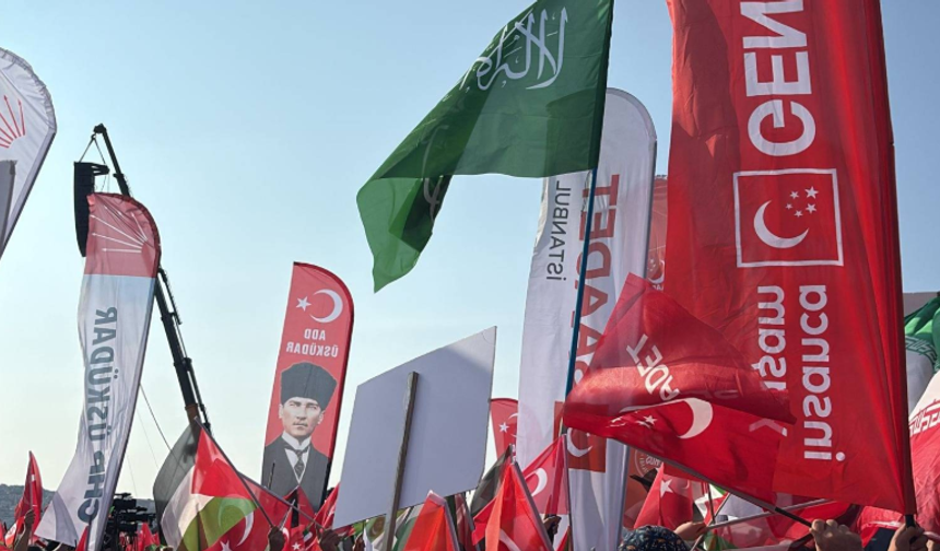 Hüda- Par ve ADD Gazze için mitingde beraber bayrak salladı