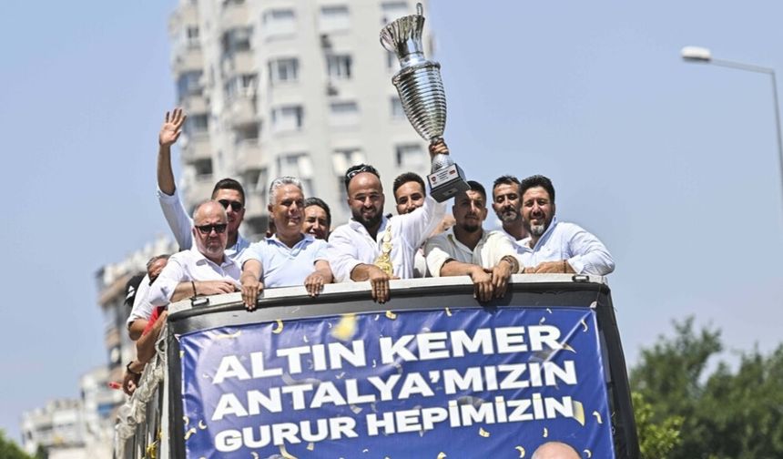 Okulu Antalya’da coşkuyla karşılandı