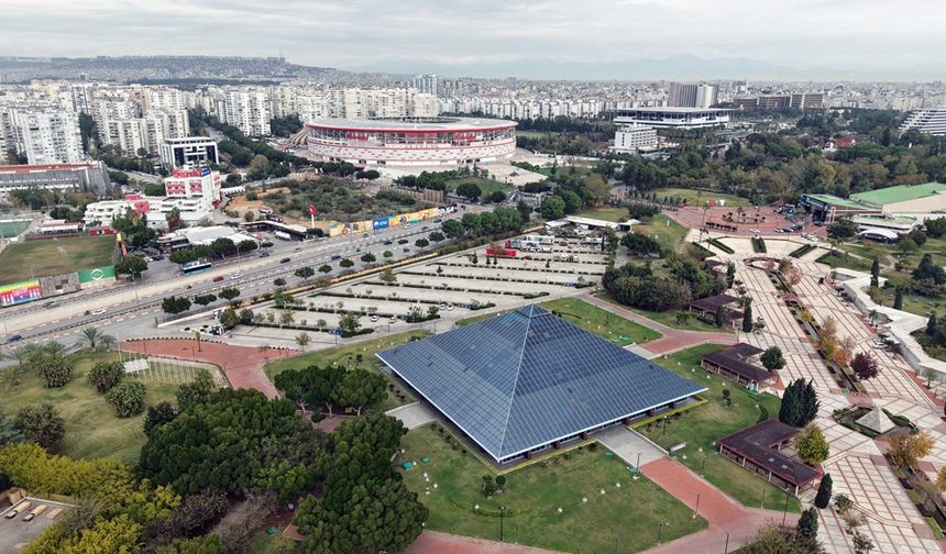 Şehrin kalbinde 6 milyar dolarlık kriz: Tedbir kararı bozuldu, işletmelere mühür