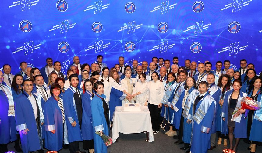 Akdeniz Üniversitesi'nde 111 akademisyen cübbe giydi