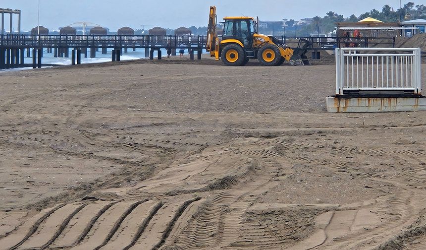 Belek’te sahil kumulları iş makineleriyle ezildi: carettalar ve habitat zarar görüyor