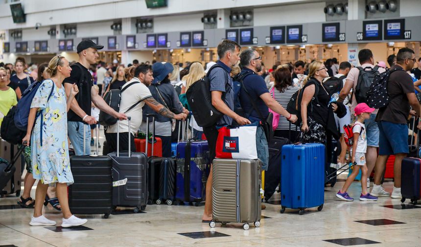 Antalya’ya İngiltere ve Polonya’dan turist akını